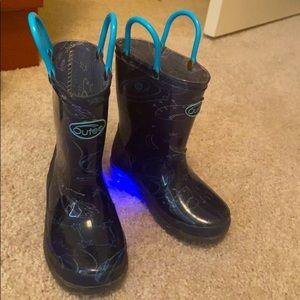 Toddler rain boots size 8